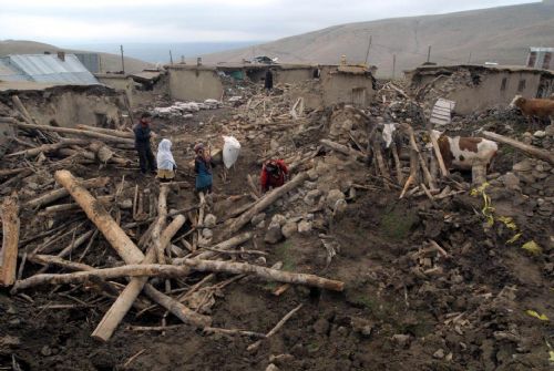 Elazığ'da deprem (08 Mart 2010) galerisi resim 10