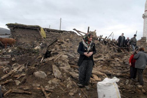 Elazığ'da deprem (08 Mart 2010) galerisi resim 11
