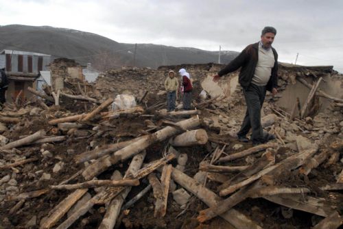 Elazığ'da deprem (08 Mart 2010) galerisi resim 13