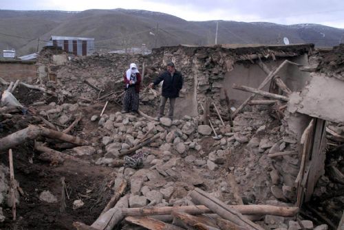 Elazığ'da deprem (08 Mart 2010) galerisi resim 14