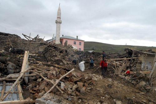 Elazığ'da deprem (08 Mart 2010) galerisi resim 15