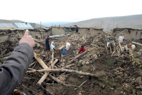 Elazığ'da deprem (08 Mart 2010) galerisi resim 7