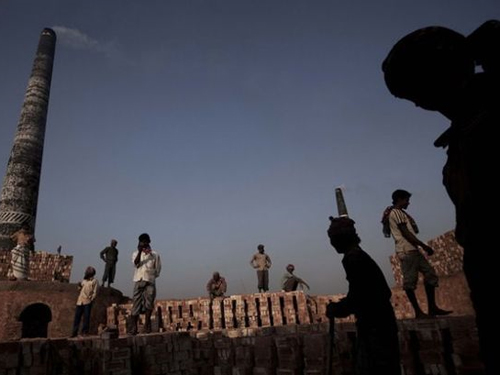 Bir parça ekmek için ölüyorlar galerisi resim 5