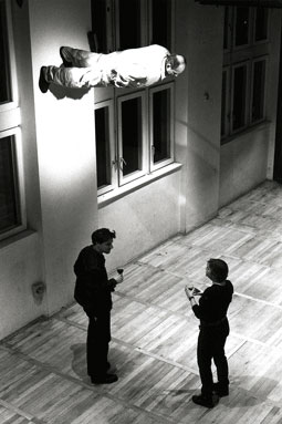 Havada asılı adamın numarası! galerisi resim 14