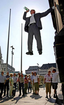 Havada asılı adamın numarası! galerisi resim 8