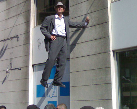 Havada asılı adamın numarası! galerisi resim 9