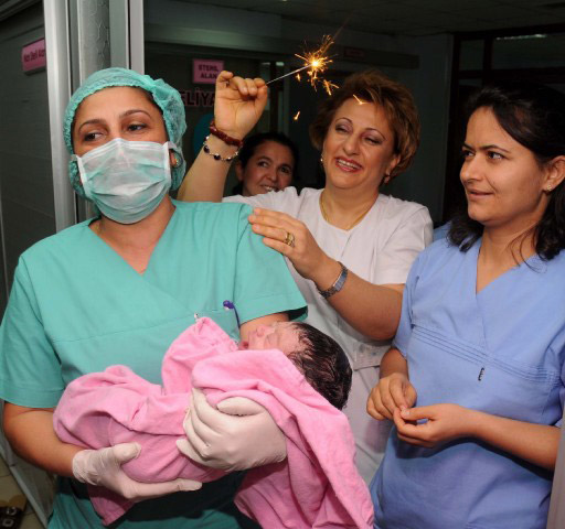 2010 Yılının ilk bebekleri galerisi resim 2