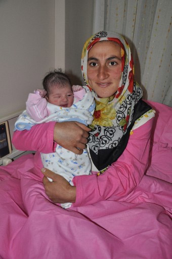 2010 Yılının ilk bebekleri galerisi resim 6