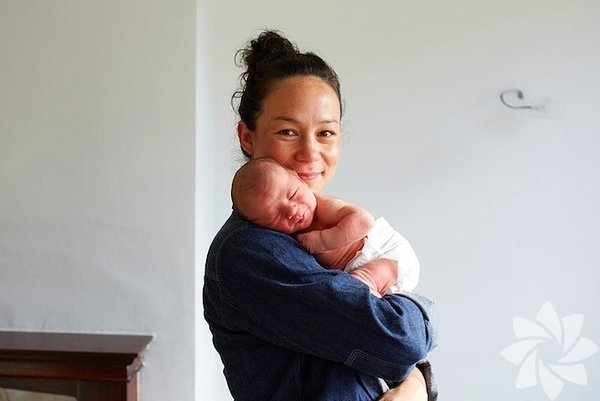 Anneler ve 1 günlük bebekleri galerisi resim 18