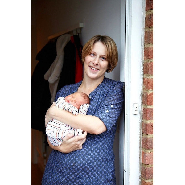 Anneler ve 1 günlük bebekleri galerisi resim 5