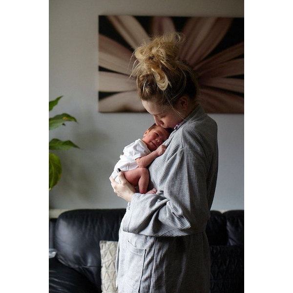 Anneler ve 1 günlük bebekleri galerisi resim 8