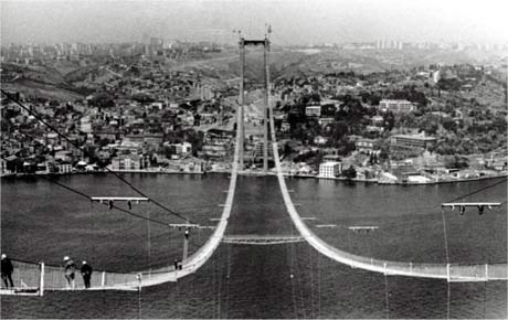 Boğaziçi Köprüsü 36 yıl önce böyle kuruldu. galerisi resim 13