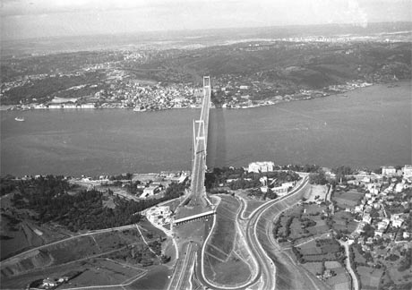 Boğaziçi Köprüsü 36 yıl önce böyle kuruldu. galerisi resim 15