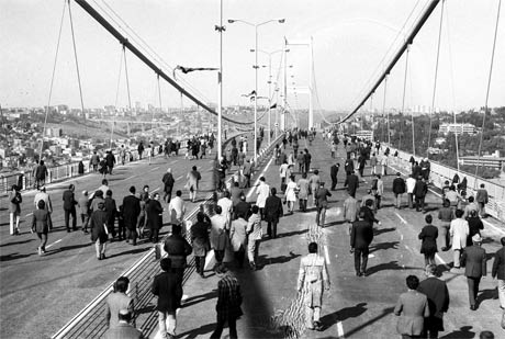 Boğaziçi Köprüsü 36 yıl önce böyle kuruldu. galerisi resim 17