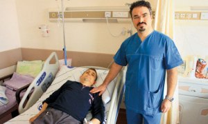 Tek ameliyatla 18 yıllık kamburluktan kurtuldu