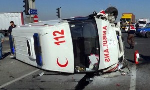 Konya'da ambulans devrildi: 1'i ağır 3 yaralı