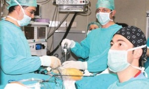 Türk doktorun ameliyatını 5 bin jinekolog izleyecek