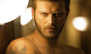 Kıvanç Tatlıtuğ 1 aydır tedavi görüyor!