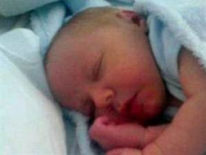 Bebeklerine  'facebook' ve 'hashtag' ismini verdiler!