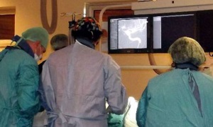 Türk Doktor Anne Karnındaki İkizleri Ameliyat Etti