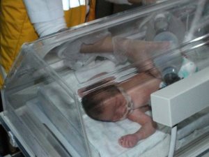 Bebeğe doğumu ambulansta yaptıran doktorun ismi verildi