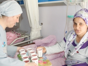 Devlet Hastanesi'nden hastalara sıcak çorba, doğum yapan kadınlara lohusa şerbeti ikramı