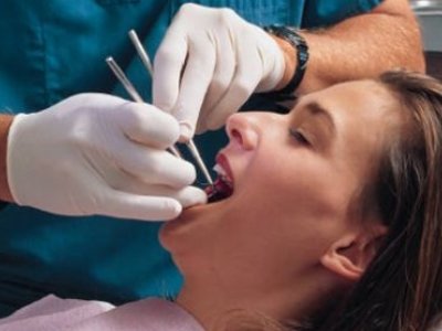 2 diş hekimi ayda bin 500 hastanın tedavisini yapıyor