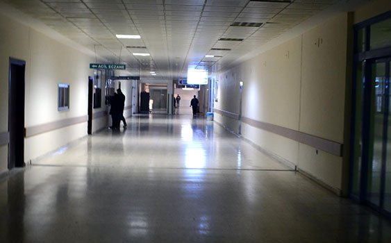 Elektrik kesintisi, ameliyatları erteletti