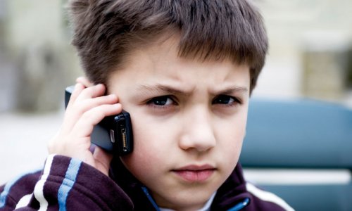 16 yaşından önce çocukların cep telefonu kullanması sakıncalı