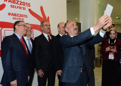 Sağlık Bakanı Müezzinoğlu'ndan zirve selfie'si
