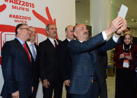 Sağlık Bakanı Müezzinoğlu'ndan zirve selfie'si