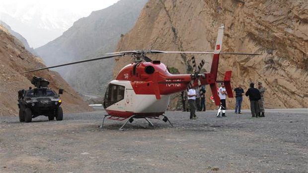 Sağlık Bakanlığı helikopteri karayoluna acil iniş yaptı