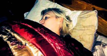 Yüz gerdirdi, 3 yıldır gözleri kapanmıyor