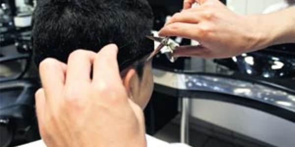 Doktorsuz berbere 222 bin TL ceza var