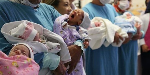Aynı hastanede bir gün arayla 4 aile üçüz bebek sahibi oldu