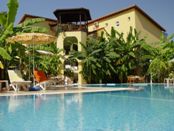 Diyaliz Makinesinden Çıkıp Havuza Giriyorlar