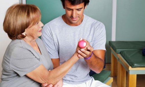 'İnme sonrası fizik tedavi ihmal edilmemeli'