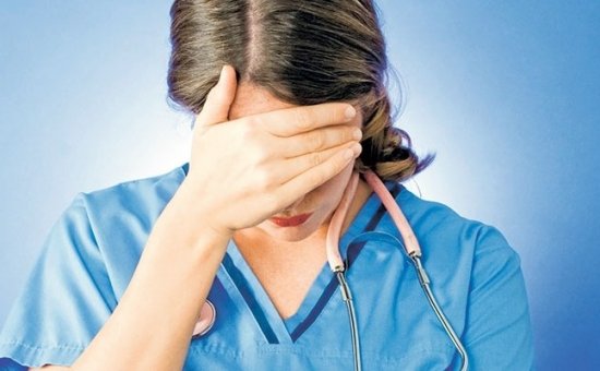 Sağlık çalışanlarının "maaş krizi"