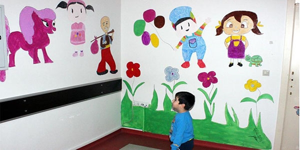 Çocuklar hastane fobisini çizgi film kahramanlarıyla yeniyor