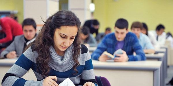 Sağlık Bilimleri Üniversitesi'nden şehit çocuklarına burs