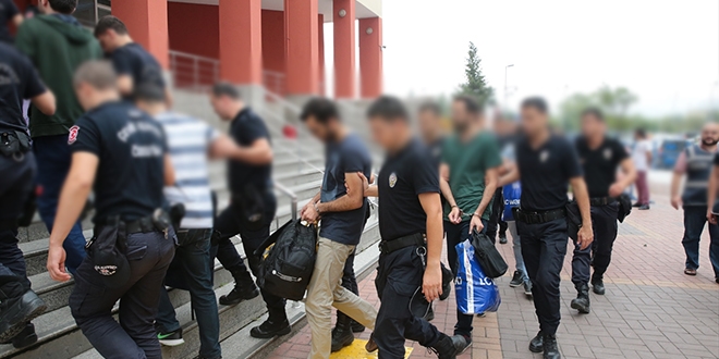 Bursa'da hemşire ve avukatların da bulunduğu 23 kişi gözaltına alındı