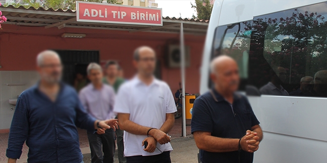 Denizli'de 1'i doktor, 10 sağlık personeli tutuklandı