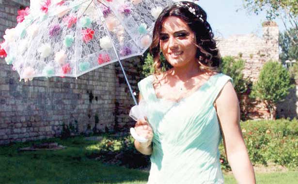 Gelinlik provasında kansere yakalandığını öğrendi