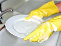 Bulaşık yıkarken eldiven takın!