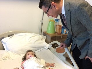 Altı aylık bebeğin böbreğinden taş çıktı