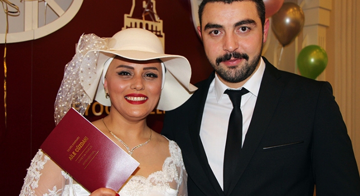 Kanser olduğunu gelinlik provasında öğrenen Türkan Öğretmen, Öğretmenler Günü'nde evlendi