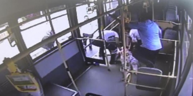 Bayılan kadın halk otobüsüyle hastaneye götürüldü
