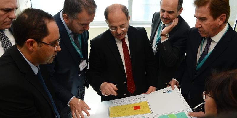 Akdağ, Isparta Şehir Hastanesi'nde incelemelerde bulundu
