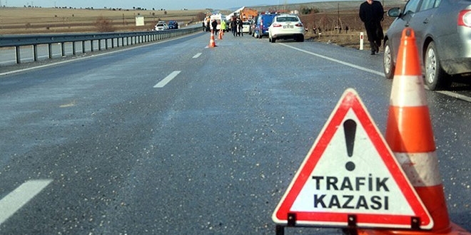 Erzincan'da 3 ayrı trafik kazasında 27 kişi yaralandı