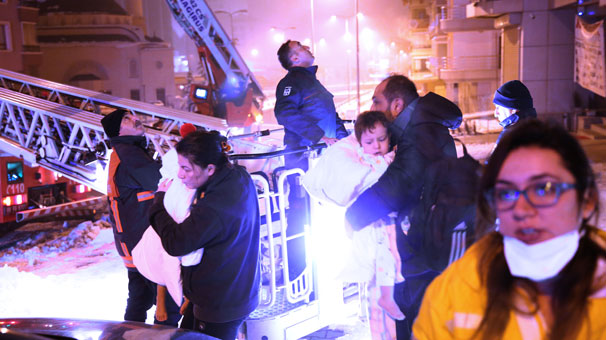 Son dakika: Ankara'da yangın! 30 kişi hastaneye kaldırıldı